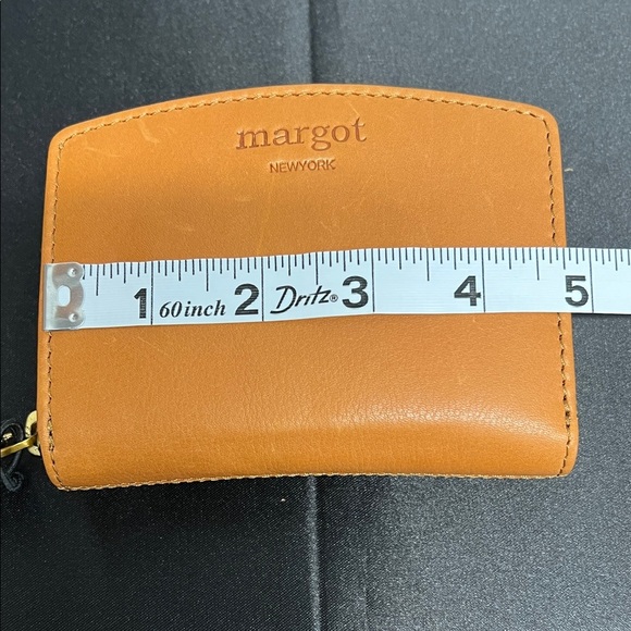 Margot New York |  “Gina” Leather Compact Wallet - Picture 11 of 12